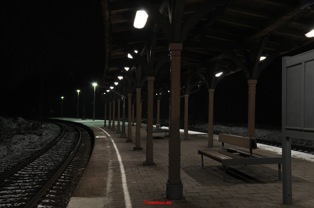 Der Haltepunkt Chemnitz-Mitte bei Nacht