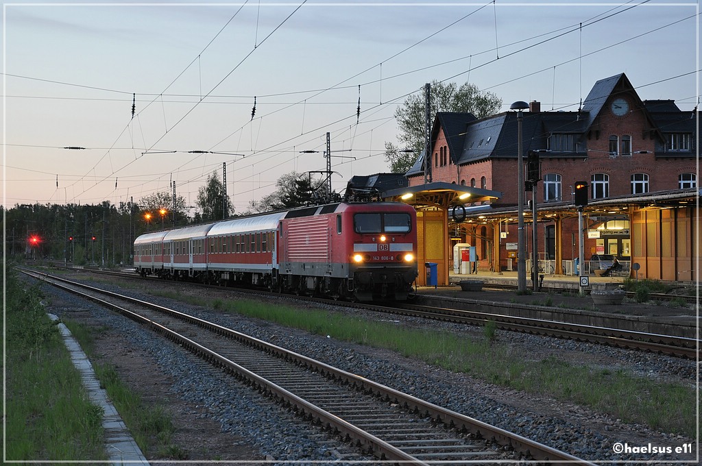 Nur für kurze Zeit fuhr der Erzgebirgsexpress zwischen Berlin-Lichtenberg und Zwickau Hbf. Am Abend des 01. Mai 2011 hält er als RE 23652 auf dem Rückweg in Mittweida.