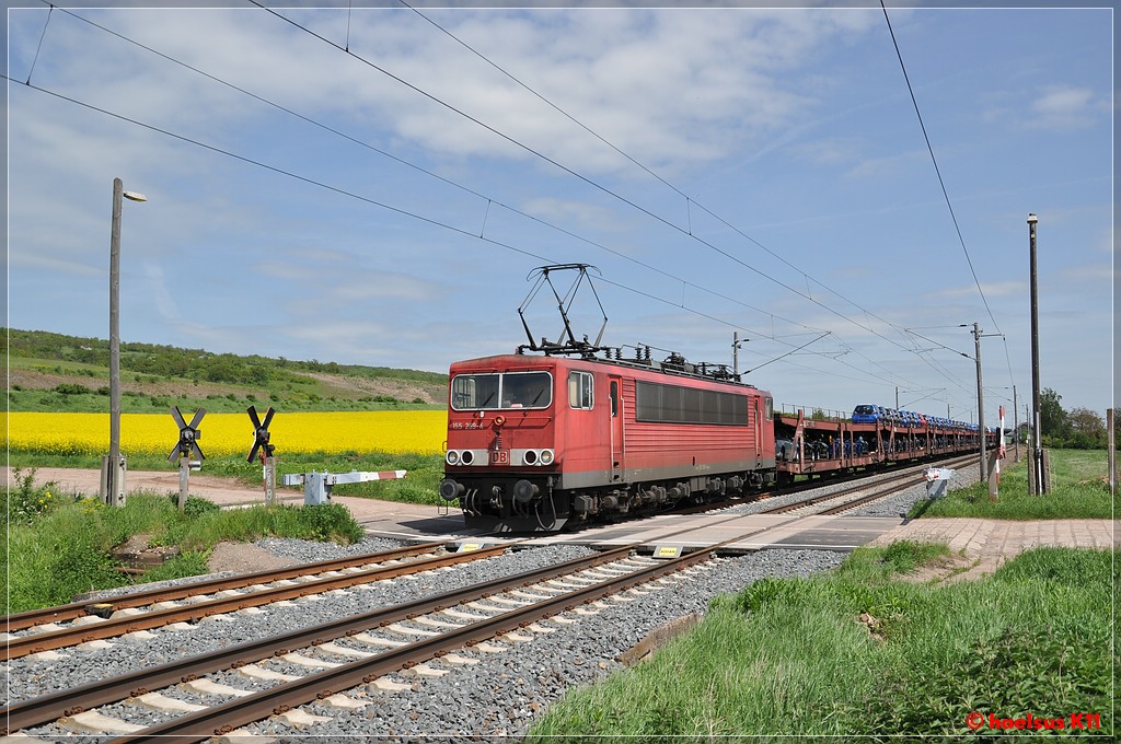Für neuen mobilen Nachschub sorgt 155 269 mit ihrem Autotransportzug, aufgenommen am 21.05.2010 in Hohlstedt. 