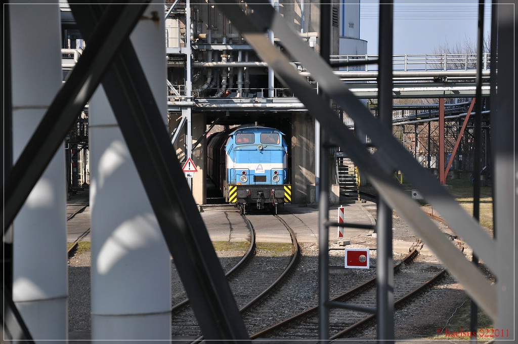 Lok Nr 3 der AHG stellt im Chemnitzer HKW Nord II Talns-Wagen zur Gipsverladung bereit.